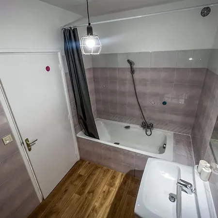 Carla - Vue Clim Wifi Parking - By Tgb *