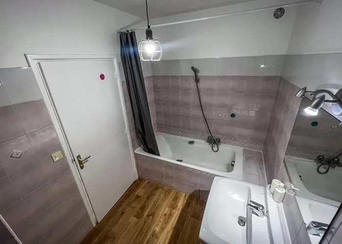 Carla - Vue Clim Wifi Parking - By Tgb *